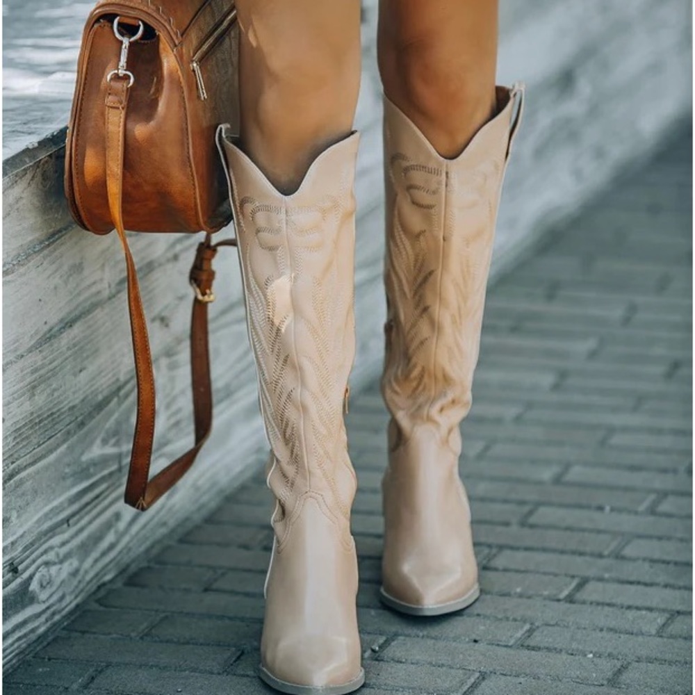 VICI Samara boots Nude New in box Oasis Society cowboy boots